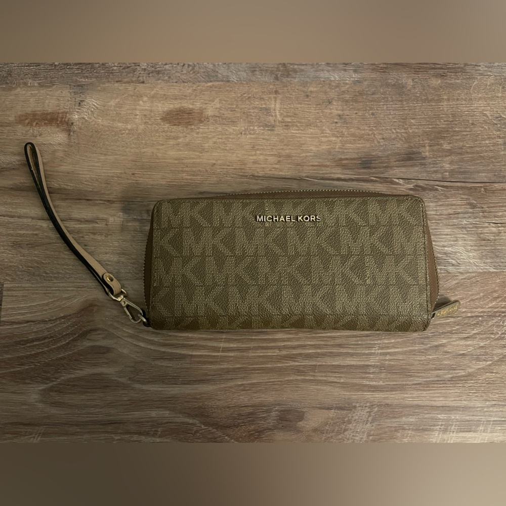 Michael Kors Wallet   Never used - NO TAGS